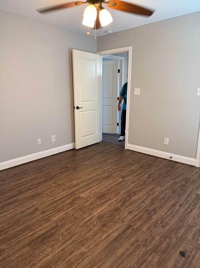 Photo - 211 Railroad Ave