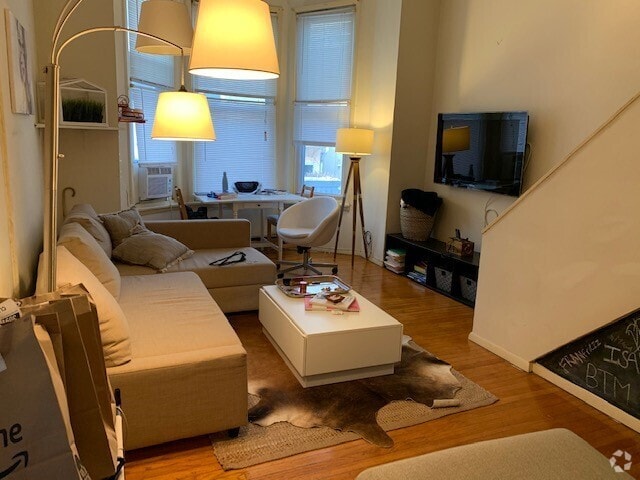 Building Photo - 3911 Pine St Unit 2R Rental