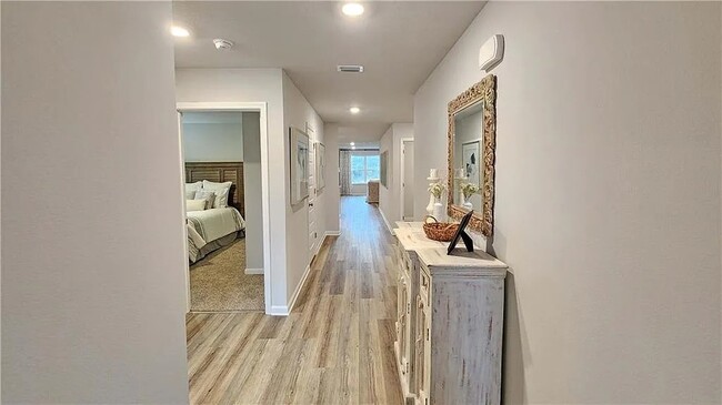 Photo - 10414 Lowell St E