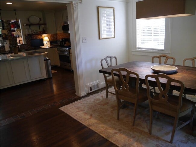Photo - 746 Frst Trl NW