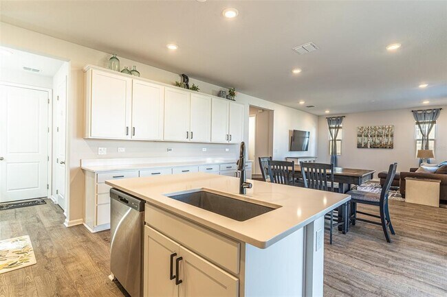 Photo - 1123 Sugarwood St