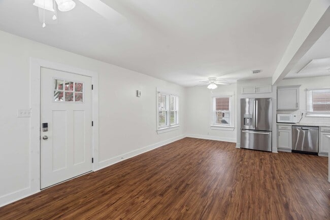 Photo - 205 Raymond St
