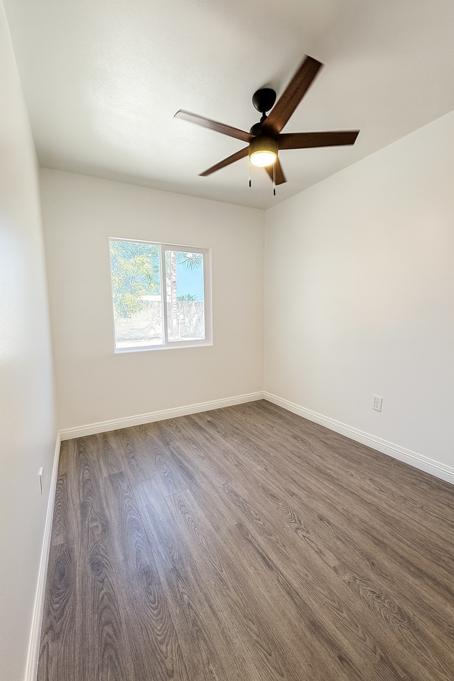 Photo - 617 E 109th St