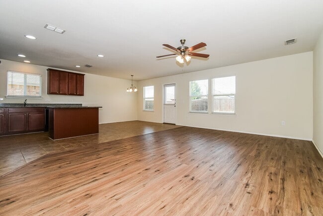 1449 Vernon Dr