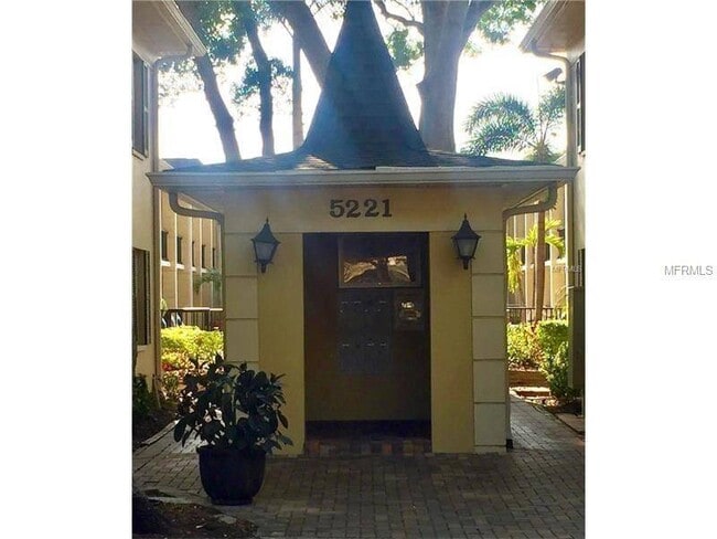 Photo - 5221 Bayshore Blvd Unidad 54