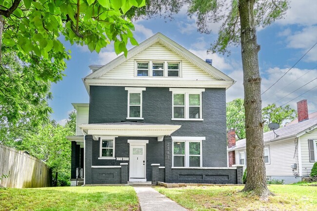 Building Photo - 2361 Highland Ave Unit Whole House