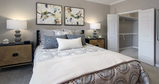 Photo - Rockledge Oaks Apartments