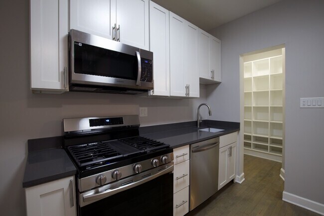 Photo - 1454 W Winnemac Ave Unit W4