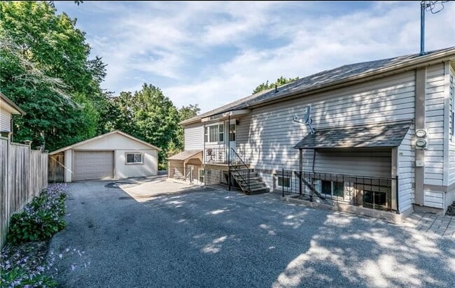 Building Photo - Basement-74 Peel St Barrie Ontario L4M 3L4