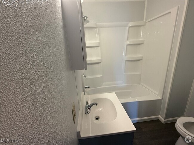 Building Photo - 1105 Virginia St Rental