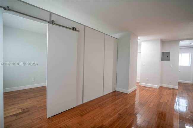 Building Photo - 7325 Carlyle Ave Unit 10