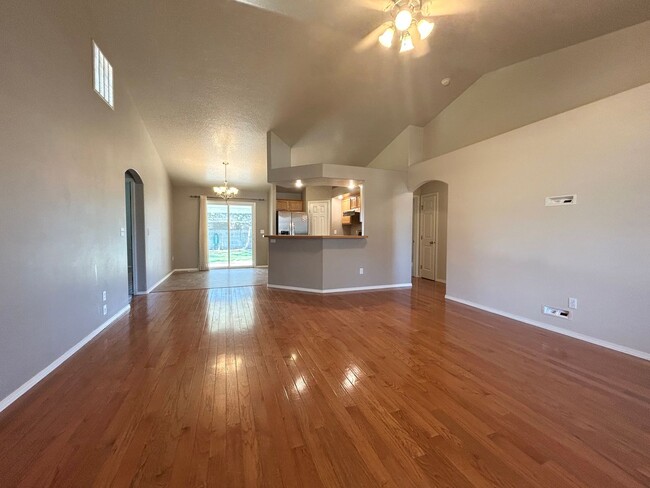 Photo - 115 Cassidy Dr E