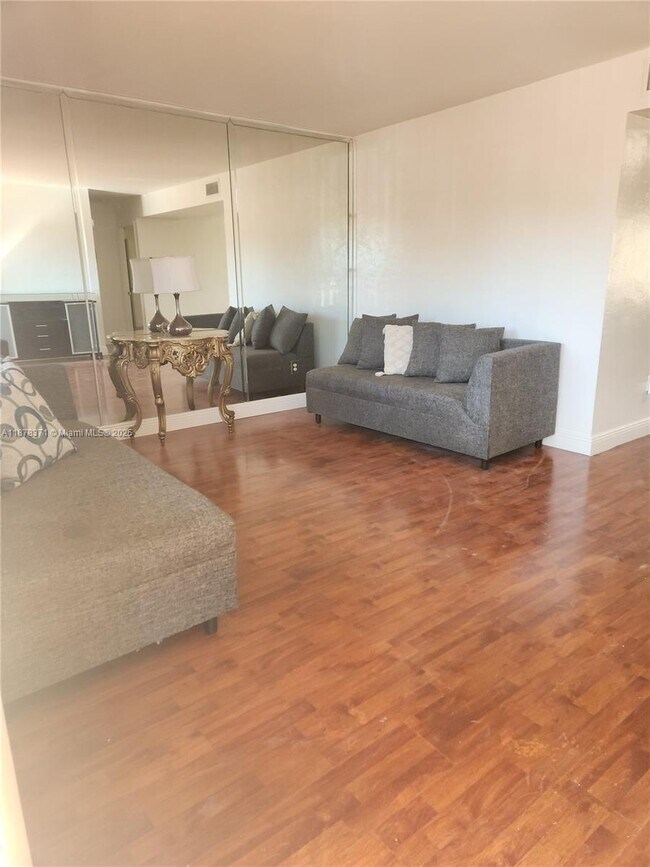 Photo - 8401 SW 107th Ave Unidad 249E