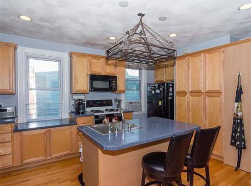 large, open kitchen for your inner Gordon Ramsay - 8 Rice St Unidad 3 Rental