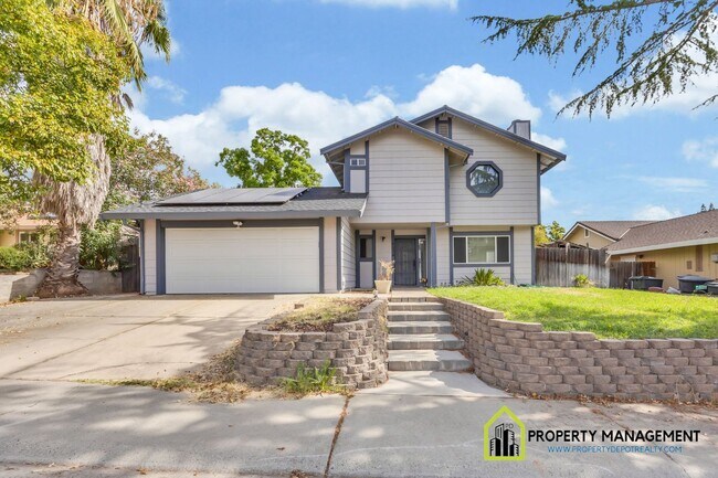 Photo - 4-Bedroom, 2.5-Bath House with Pool & Solar!