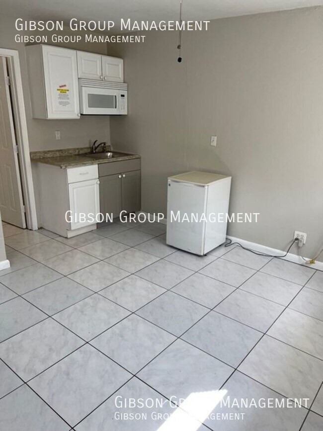 Efficiency in Ft Lauderdale INCLUDES ELECT... - Efficiency in Ft Lauderdale INCLUDES ELECT... Unit E