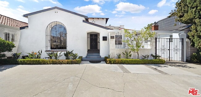 Building Photo - 149 S Wetherly Dr Rental