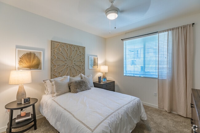 1BR, 1BA - 764SF