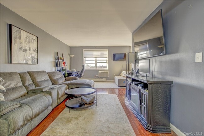 Photo - 370 W Broadway Unit 4K