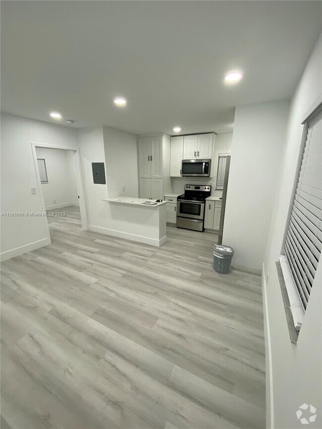 Building Photo - 3071 SW 27th Ave Rental