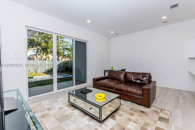 2875 SW 33rd Ct