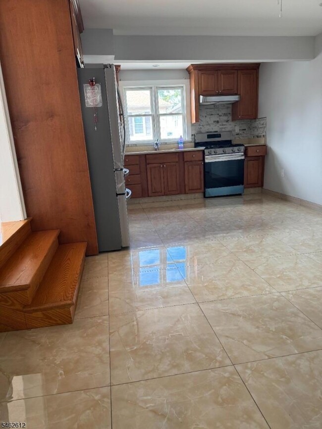 Photo - 229 Thomas Ave
