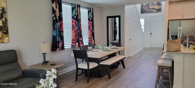 Photo - 284 Links Ter Blvd