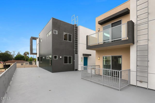 Photo - 2000 Lake Ave