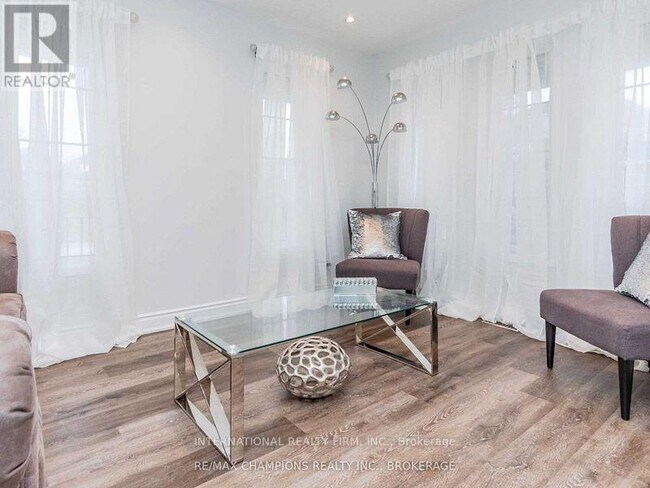 Photo - 49 Convoy Crescent