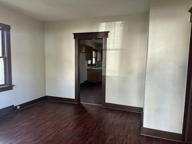 Photo - 1825 S Kneer Ave