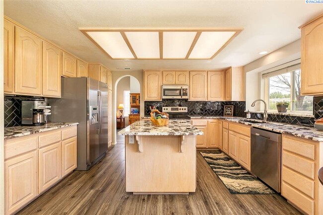 Building Photo - 4 Bed, 2.5 bath next to Costco for rent Rental