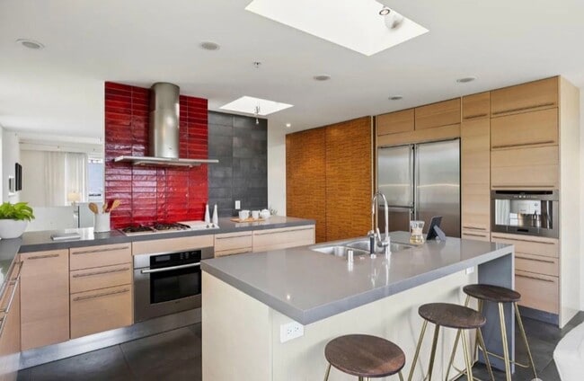 Building Photo - One-of-a-Kind Sophisticated Top-Floor Cond...