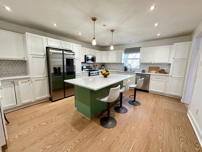 Photo - 715 N Beatty St