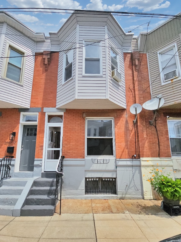 Building Photo - 2005 Mercy St