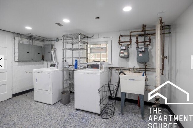 Photo - 5921 N Artesian Ave Unit 1