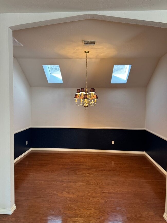 Photo - 3813 Tudor Cir