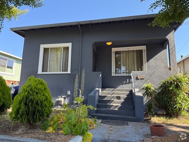 Building Photo - 1114 Derby St Rental