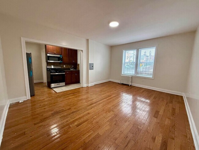 Building Photo - 546 Bergen Ave Unit A7