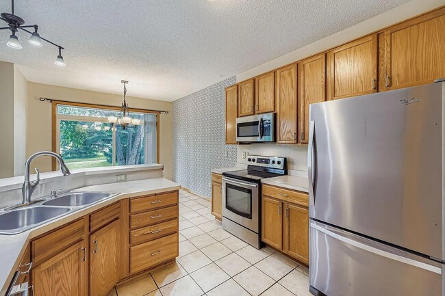 Photo - Rare 3bed 3bath Townhome in Rosemount