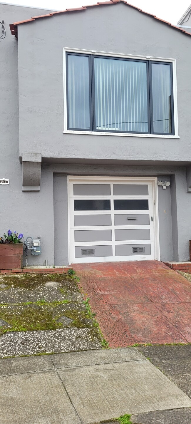 Building Photo - 257 Rome St