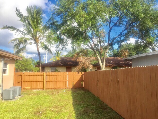 Photo - 825 NW 9th St