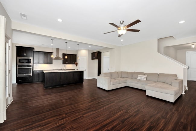 Photo - 141 Slade Thomas Dr