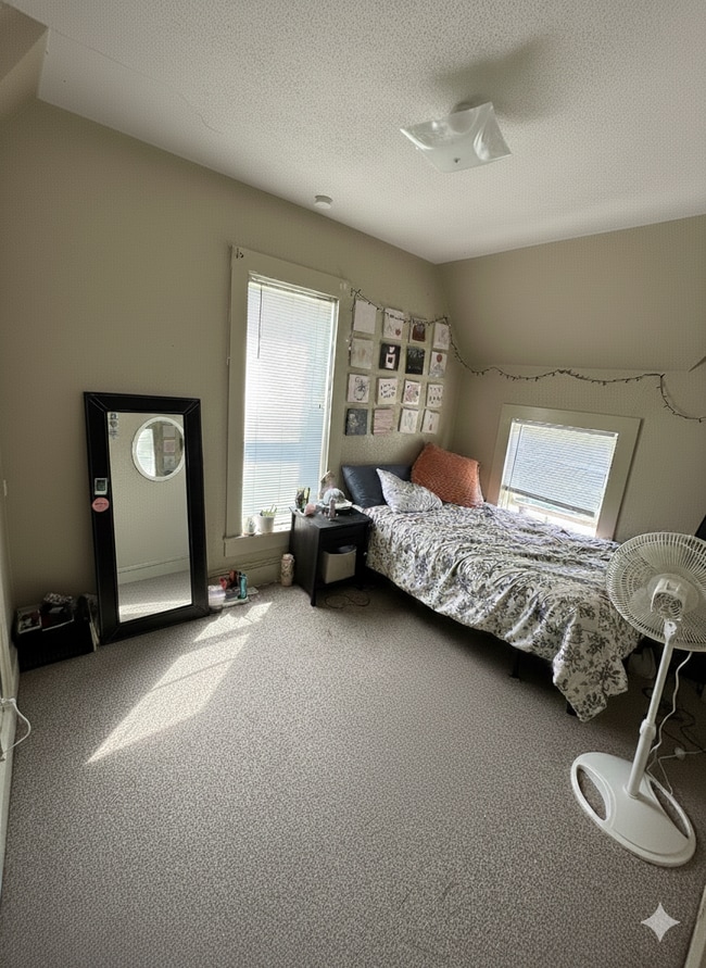 Photo - 3 Bed 1 Bath duplex close to UWEC!