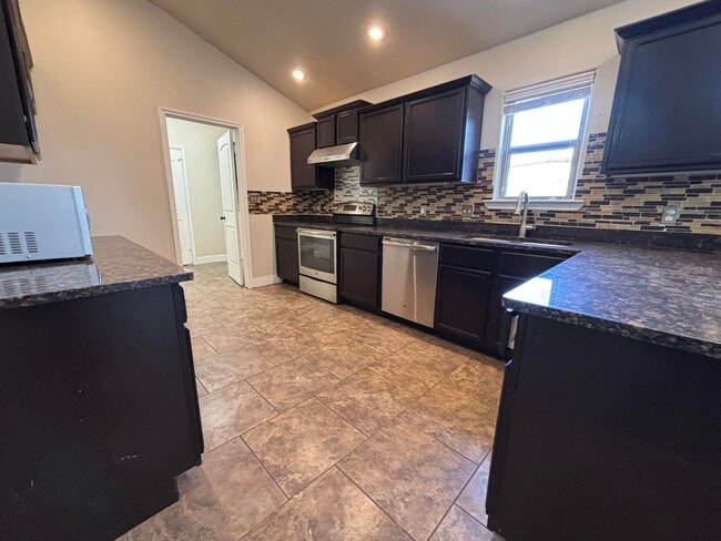 Photo - 11107 Elmwood Avenue