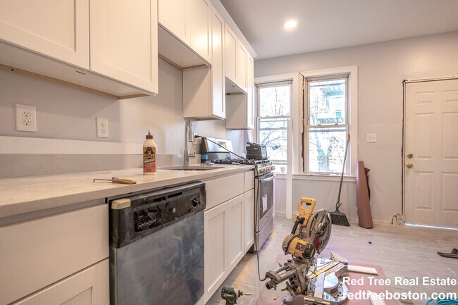 Photo - 46 Green St Unit 2