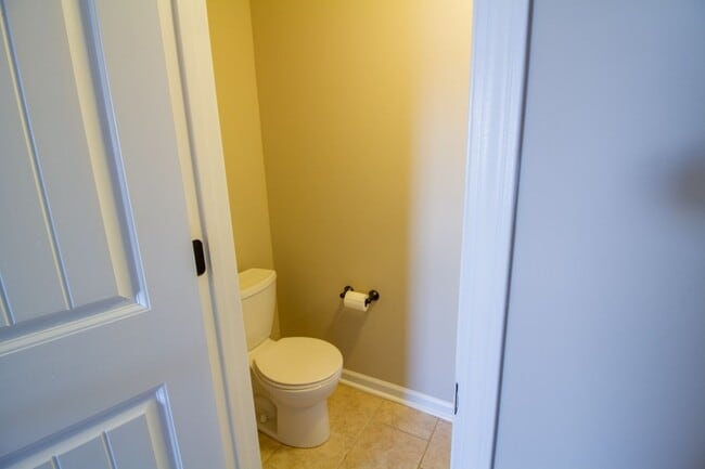 Photo - Fresh and Clean 3/2 with BONUS room and fenced yard.  Go.