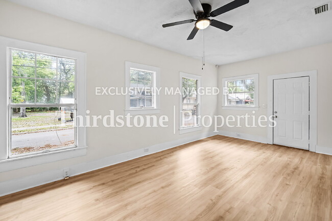 Photo - 2771 Sunnyside St