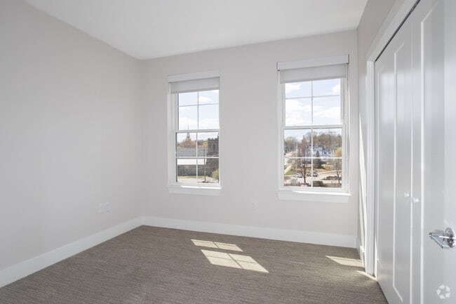 2BR, 2BA - 1,078SF - Primary Bedroom