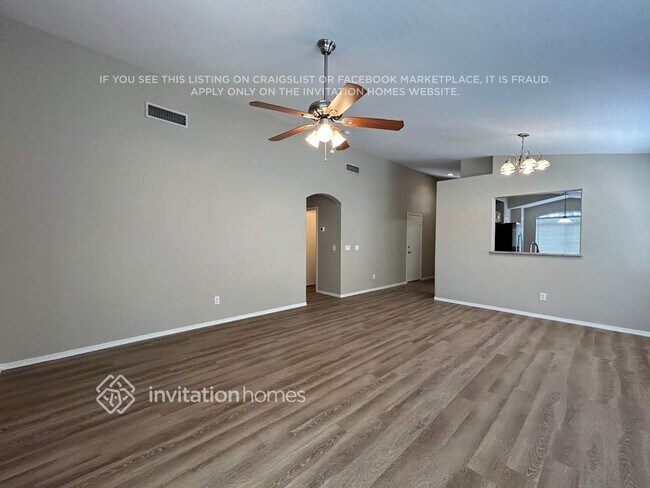 2122 S 114th Ave