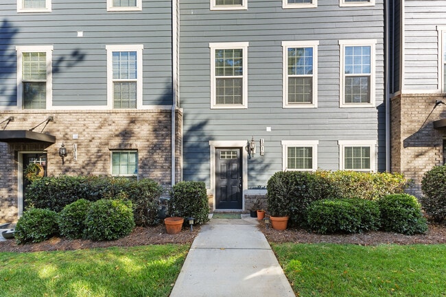 Photo - 1316 Queen Lyon Ct